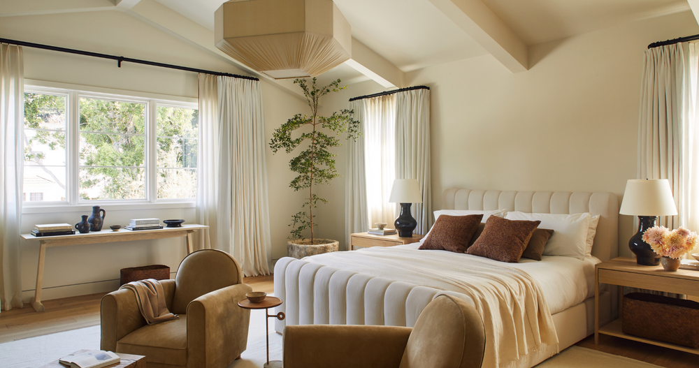 Room Swoon: Studio LifeStyle's Dreamy Neutral Bedroom